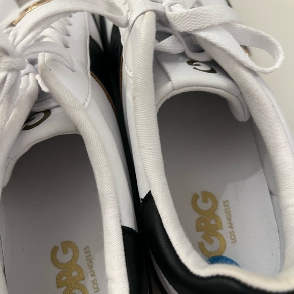 Women's White and Gray Guess Sneakers 10 - Picture 2 of 3